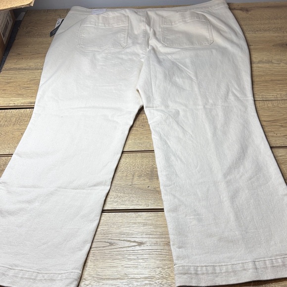 Women's Talbots High Waisted Full Length Flare Leg Cream Colored Jeans Size 22W - Picture 5 of 10